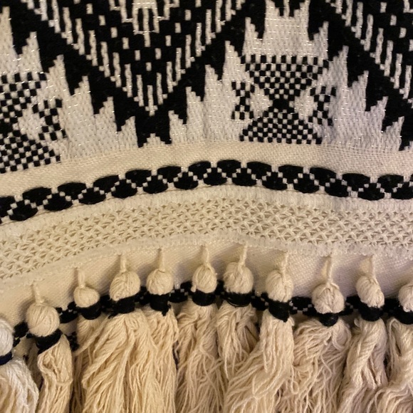 🤍🖤 Aztec Weekender - Picture 5 of 7